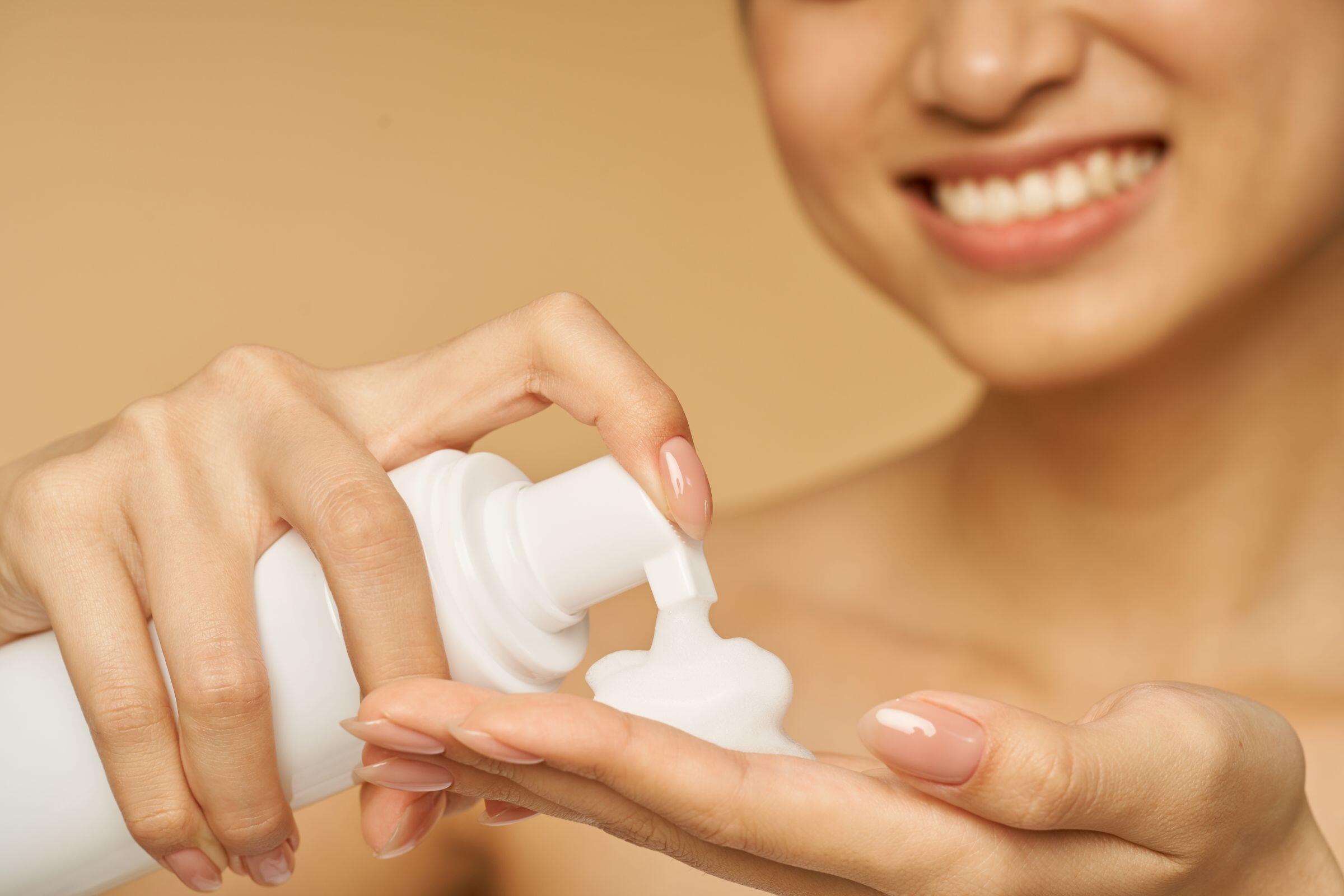 OEM/ODM Brightening Foaming Cleanser